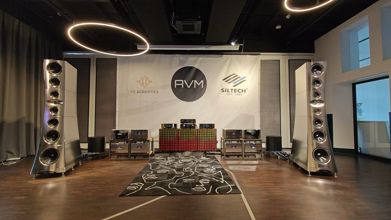 全套AVM 搭配 YG Acoustics TITAN 泰坦旗舰落地箱