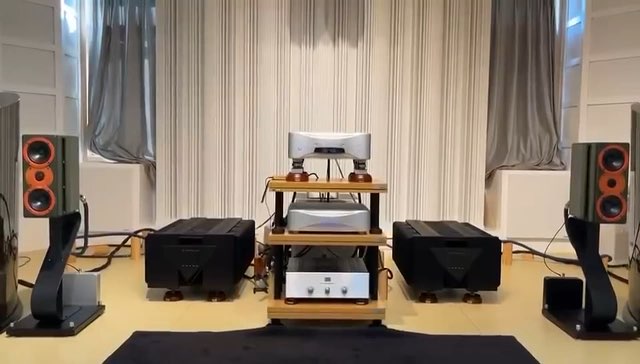 二嫂 Esoteric K1X SE CD机 PS1 电源 音乐贵族 Audio Note M10 前级 贵丰Gryphon Apex 单声道后级 木下正三 Rey Audio K-Monitor KM1V 书架箱